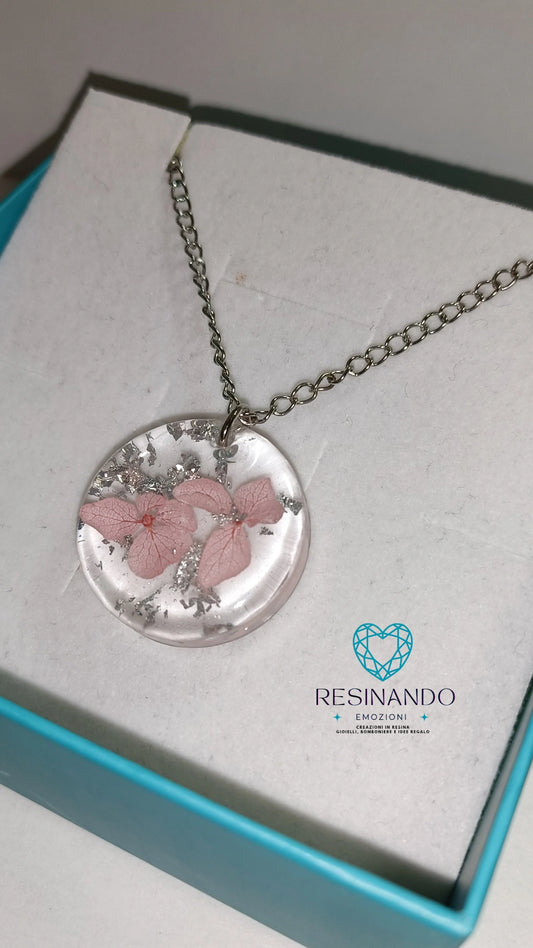 Collana con pendente tondo fiori veri e foglia color oro o argento